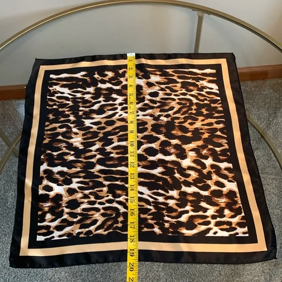 Elegant Leopard Print Scarf - Picture 9 of 16